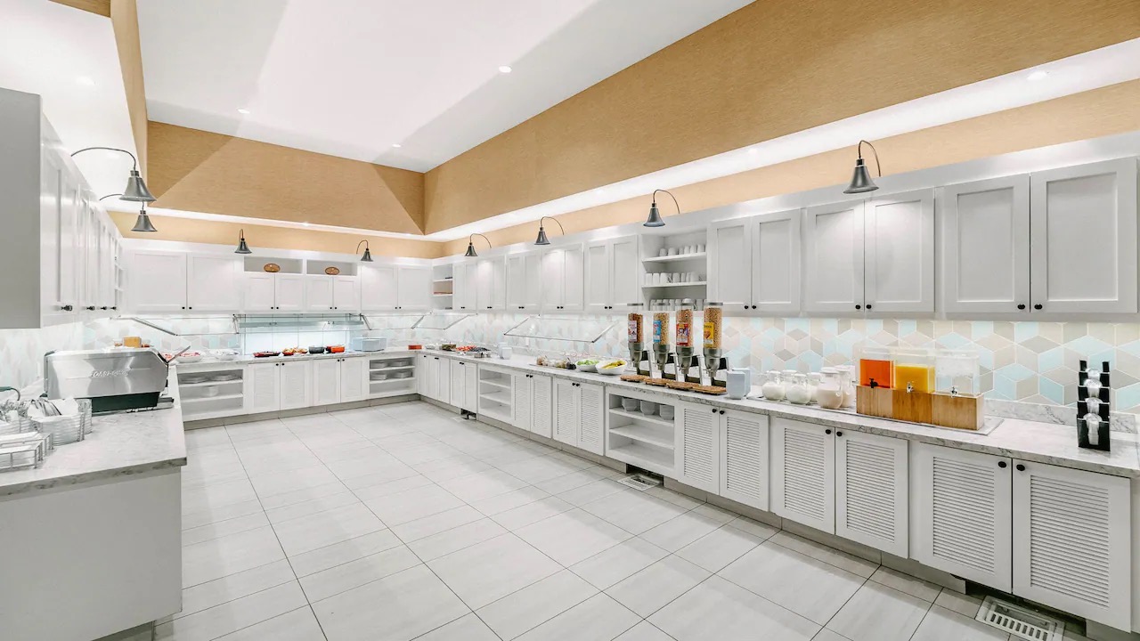 Hyatt Place Pasadena 的免費早餐區